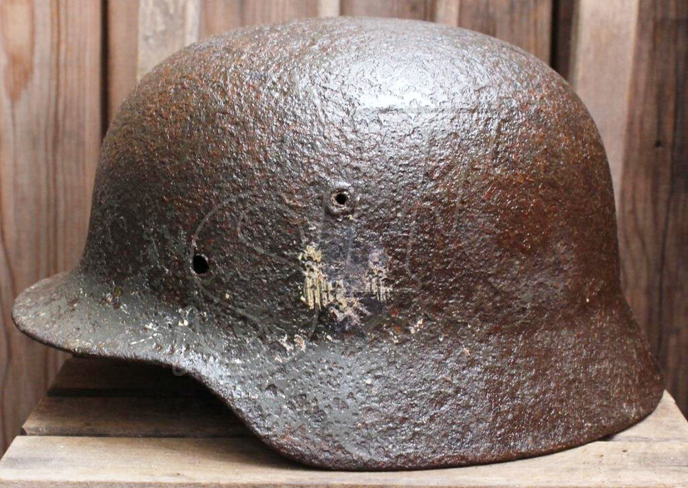 Wehrmacht helmet M40 / from Velikiye Luki