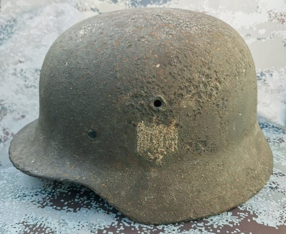 Wehrmacht helmet M40 / from Stalingrad