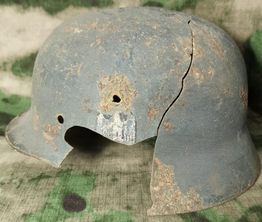 Wehrmacht helmet M40 / from Stalingrad
