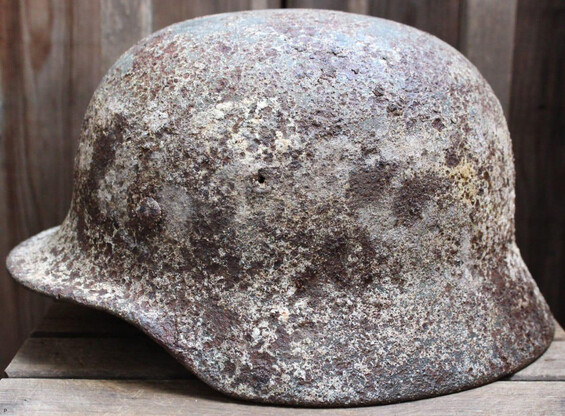 Winter camo German helmet M40 / from Rzhev