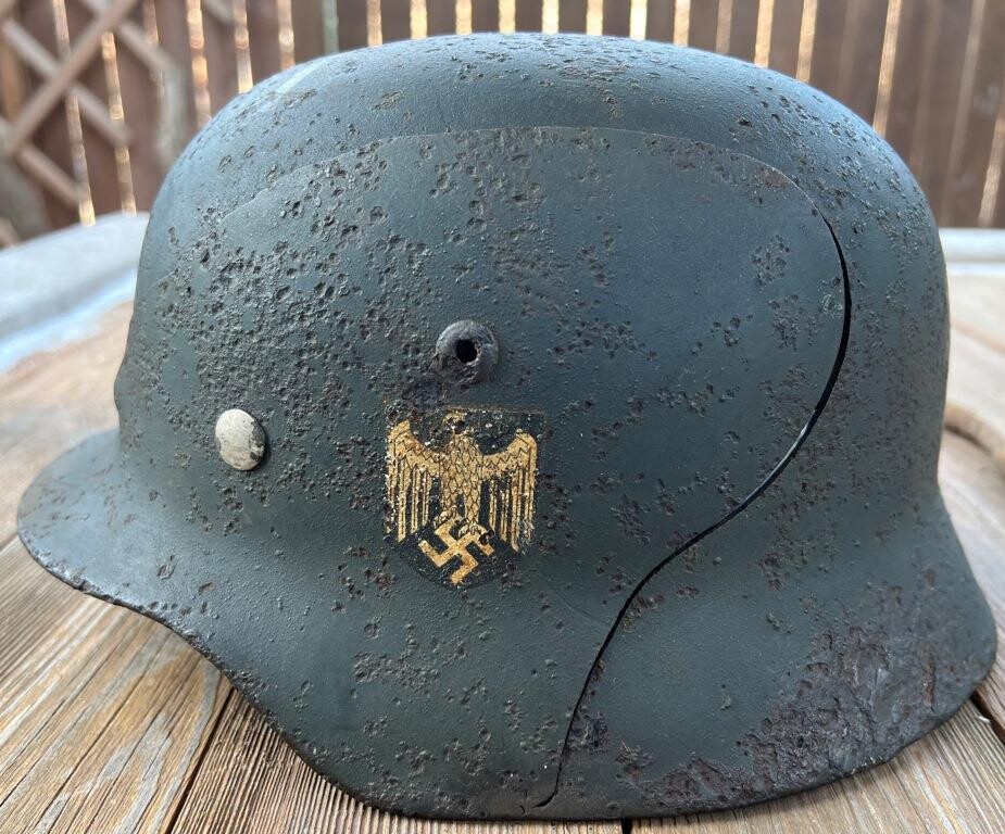 Wehrmacht helmet M40 / from Leningrad