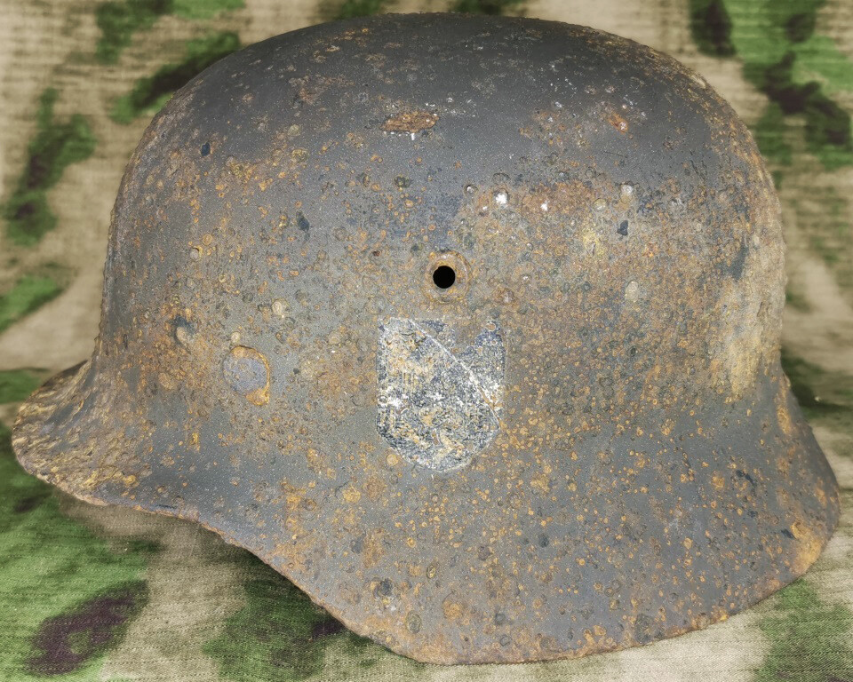 Wehrmacht helmet M40 / from Stalingrad