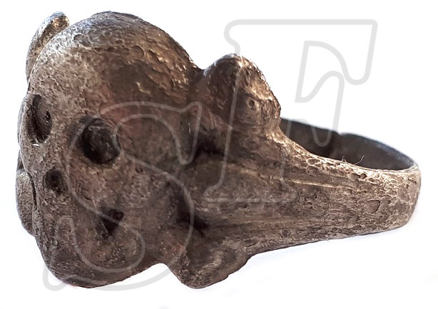 Skull ring / from Stalingrad