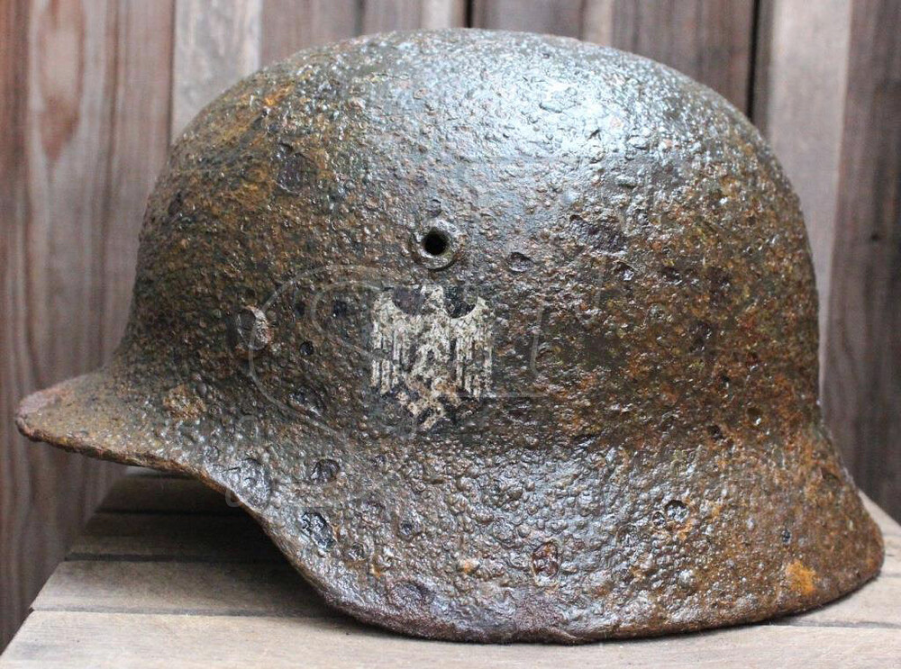 Wehrmacht helmet M40 / from Velikiye Luki