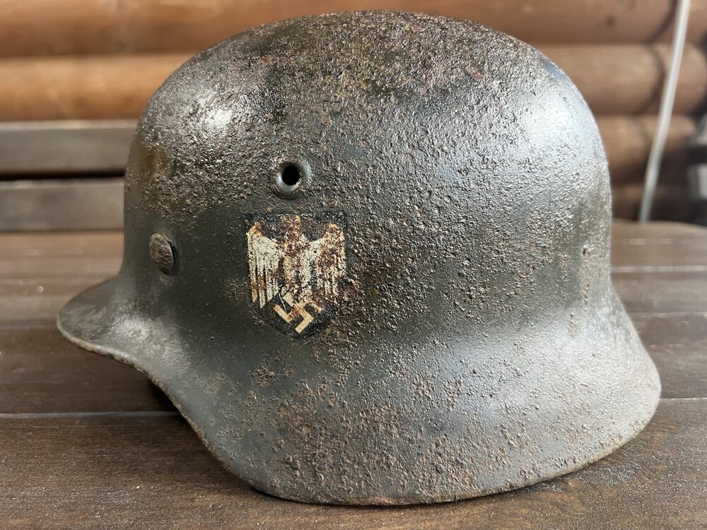 Wehrmacht helmet M40 / from Stalingrad