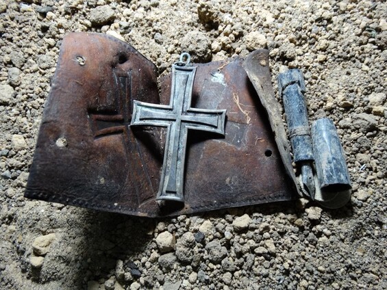 Large chaplain's cross / from Stalingrad