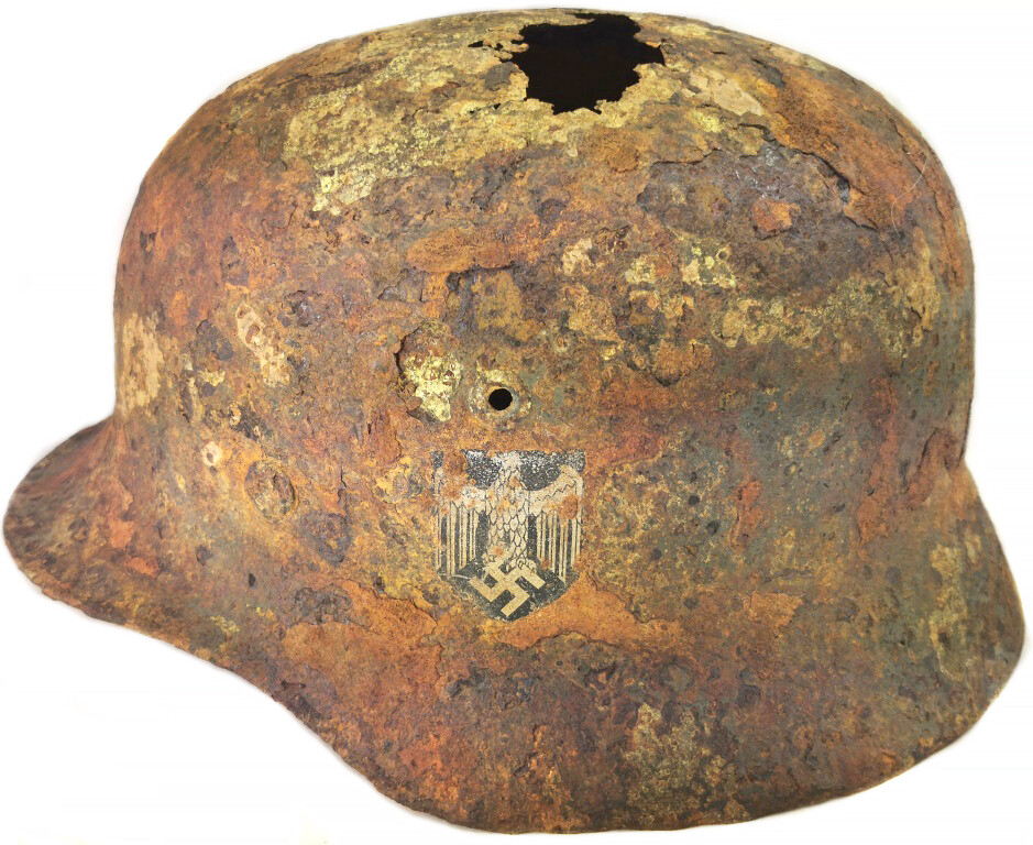Wehrmacht helmet M40 / from Stalingrad