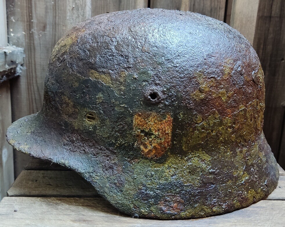 Wehrmacht helmet M40 / from Novgorod