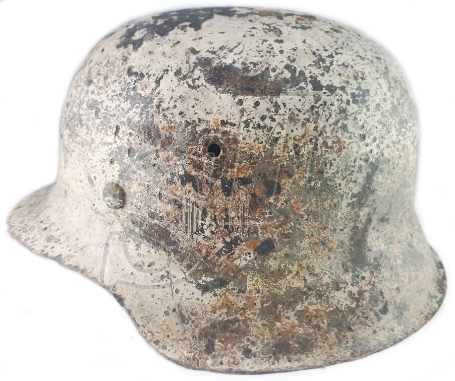 Winter camo Wehrmacht helmet M42 / from Leningrad