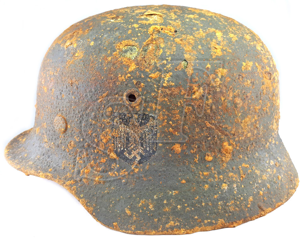 Wehrmacht helmet M40 / from Stalingrad