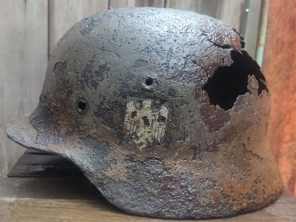 Wehrmacht helmet M40 / from Leningrad