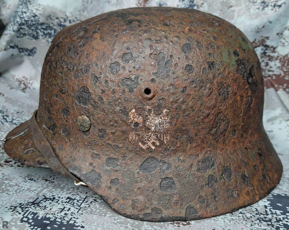 Wehrmacht helmet M35 DD / from Staraya Russa