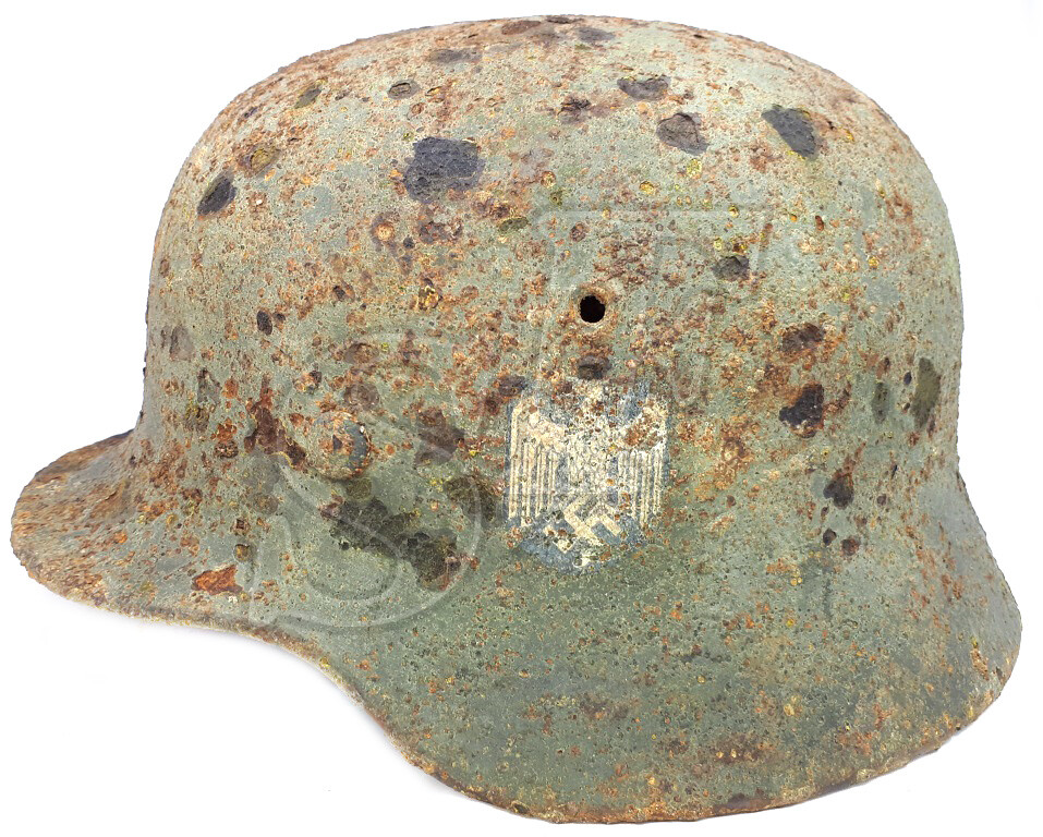 Wehrmacht helmet M40 / from Stalingrad
