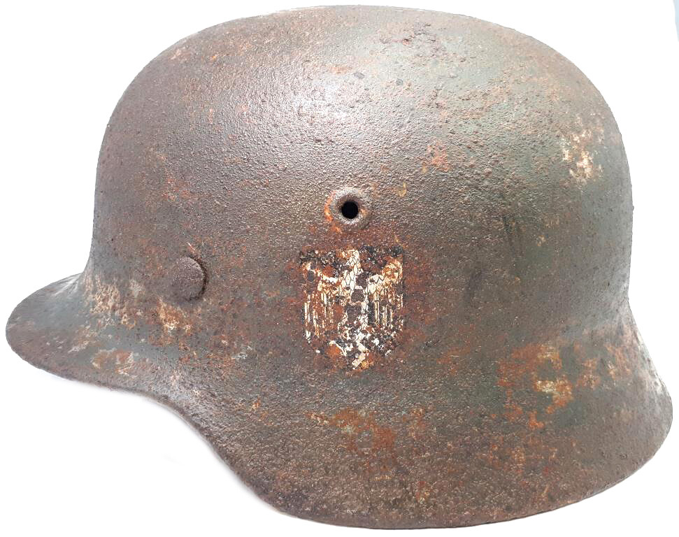 Wehrmacht helmet M40 / from Stalingrad