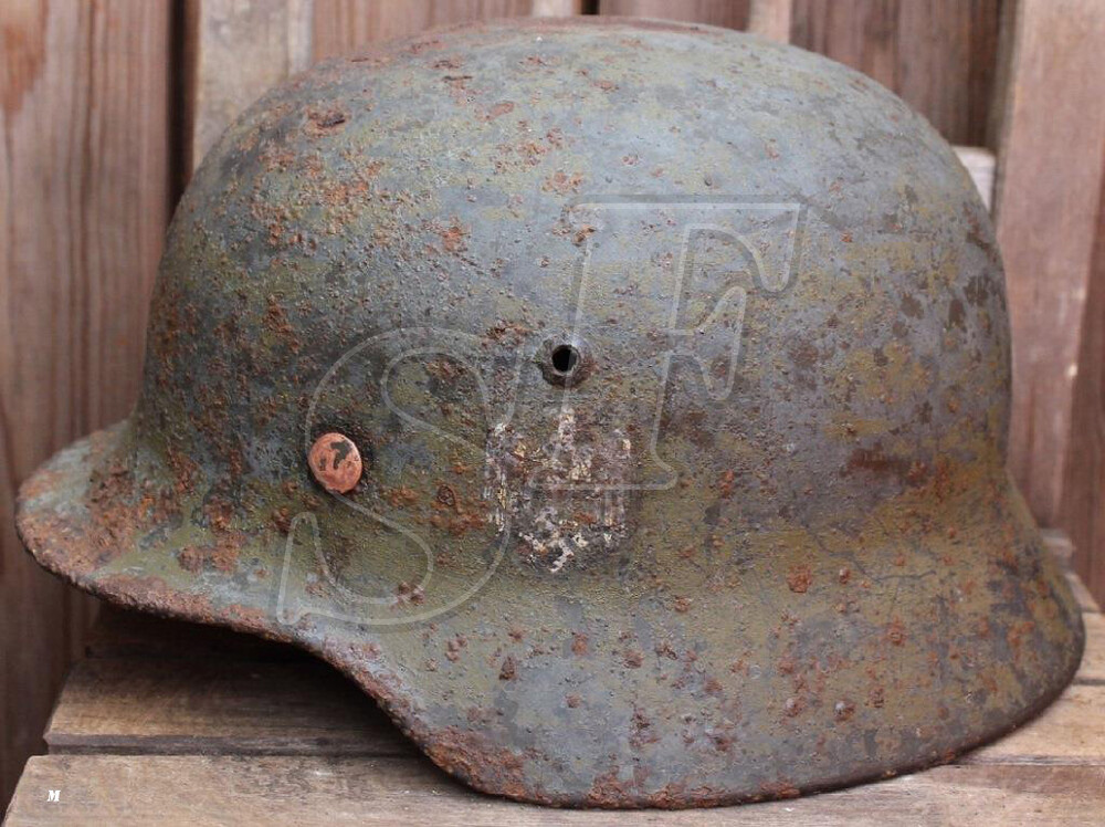 Wehrmacht helmet M35 / from Novgorod