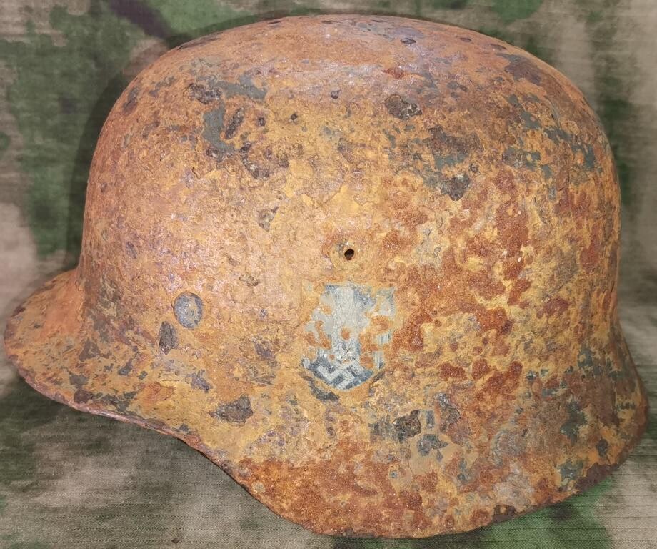 Wehrmacht helmet M40 / from Novgorod