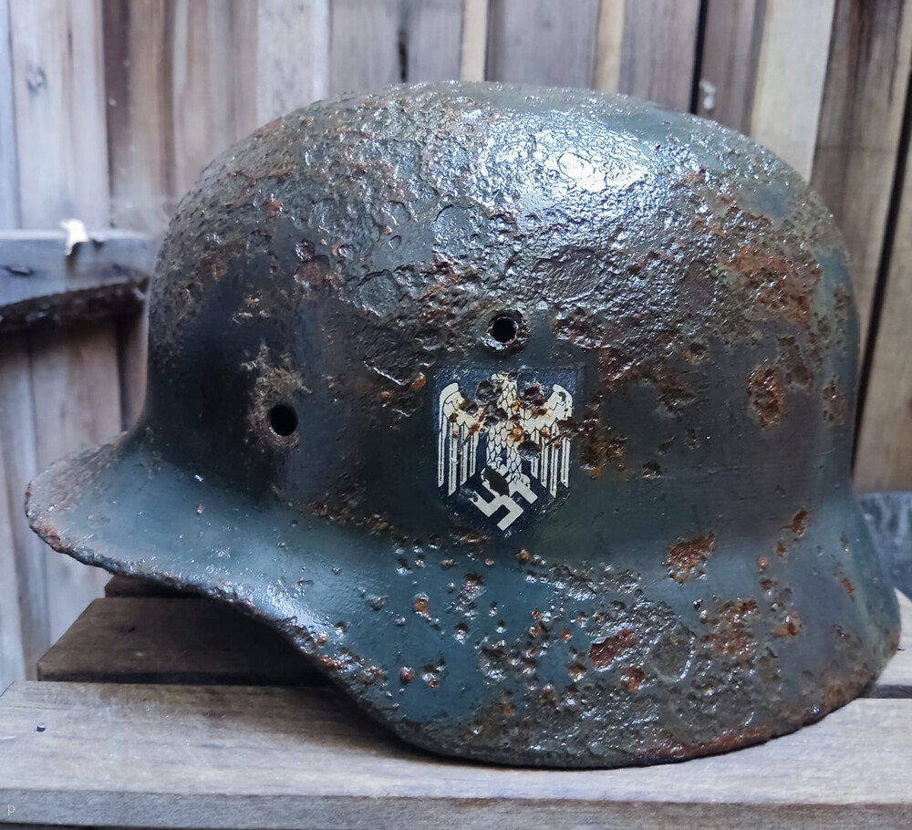 Wehrmacht helmet M40 / from Novgorod