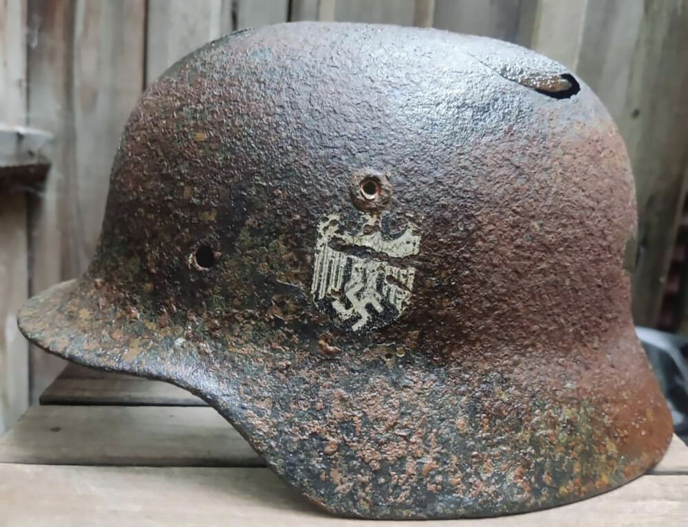 Wehrmacht helmet M35 / from Staraya Russa