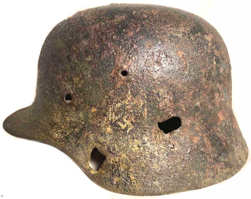 Wehrmacht helmet M40 / from Stalingrad