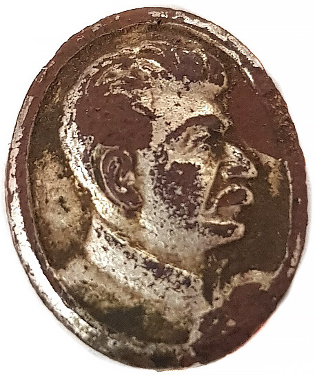 Stalin pin badge / from Smolensk