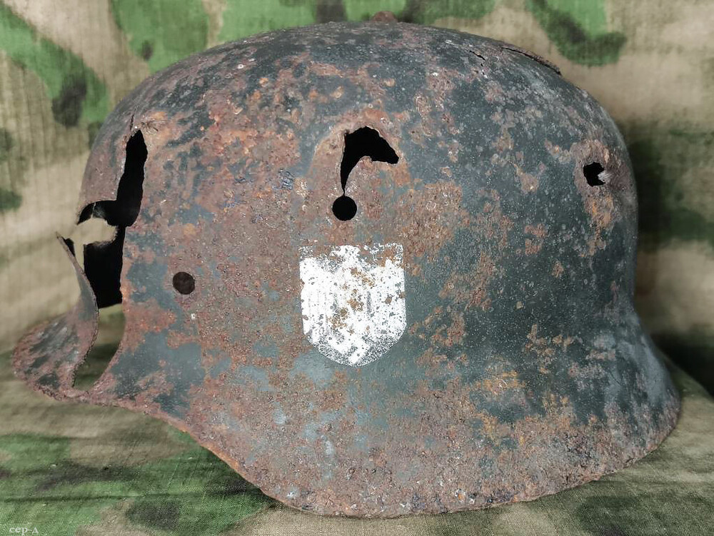 Wehrmacht helmet M35 / from Stalingrad