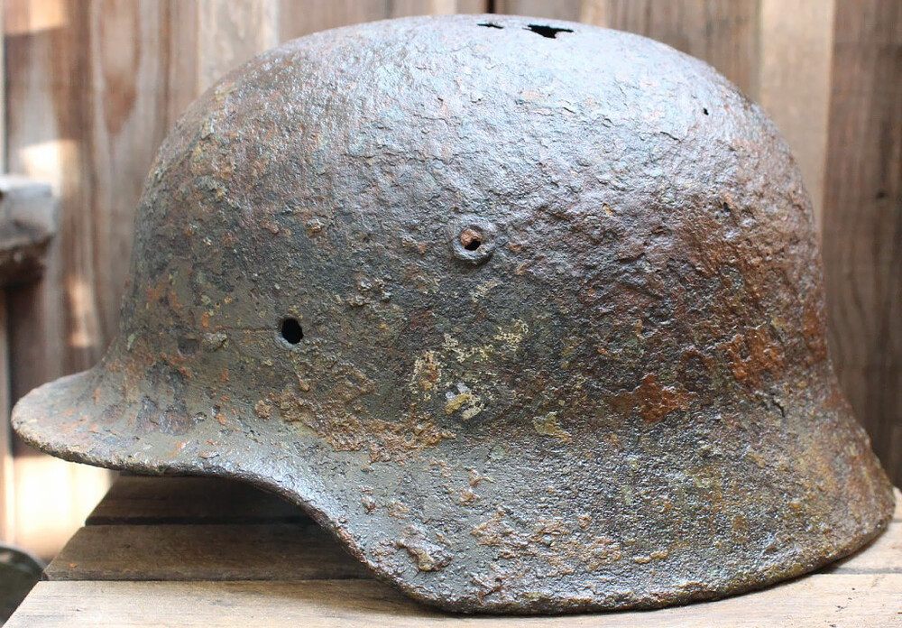 Wehrmacht helmet M40 / from Smolensk