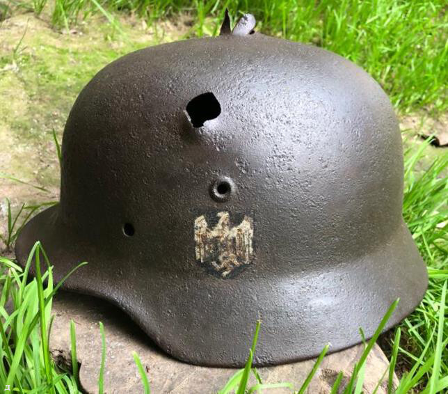 Wehrmacht helmet M40 / from Stalingrad
