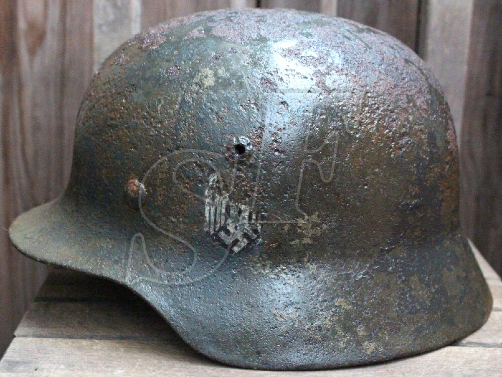 Wehrmacht helmet M35 DD / from Velikiye Luki