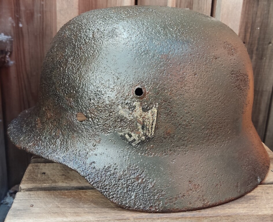 Wehrmacht helmet M40 / from Novgorod