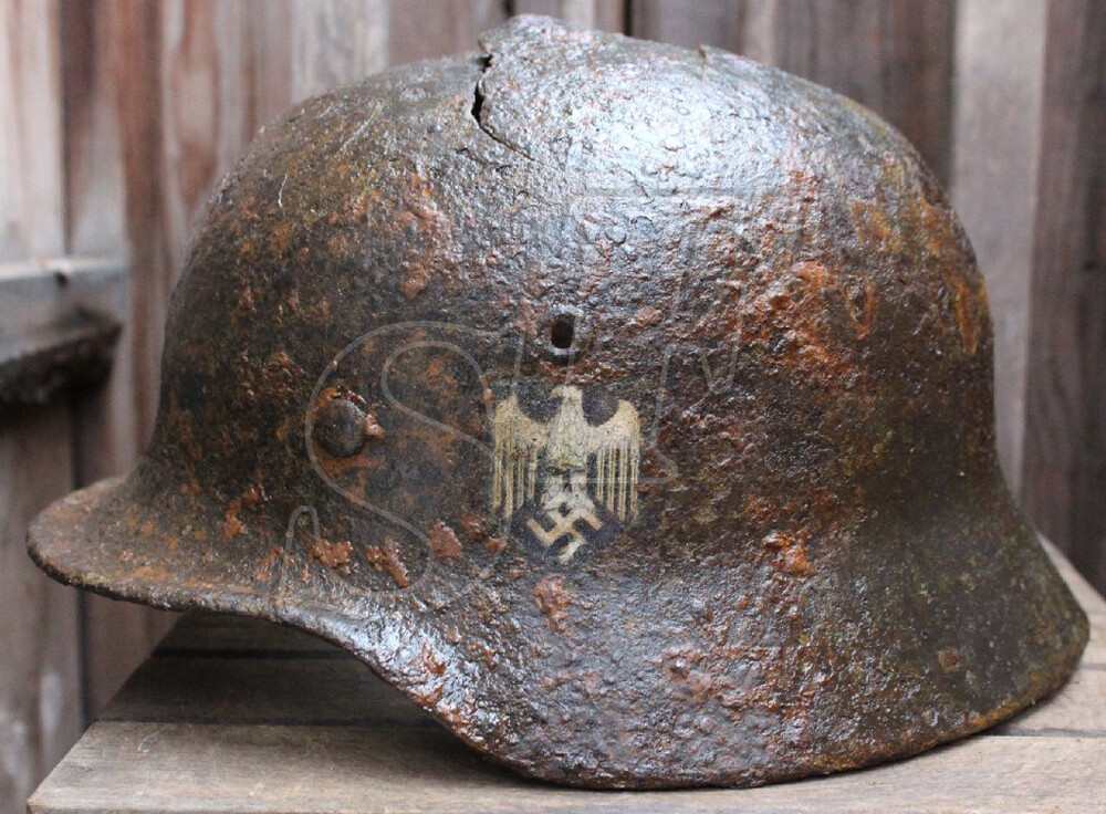 Wehrmacht helmet M40 / from Vyazma