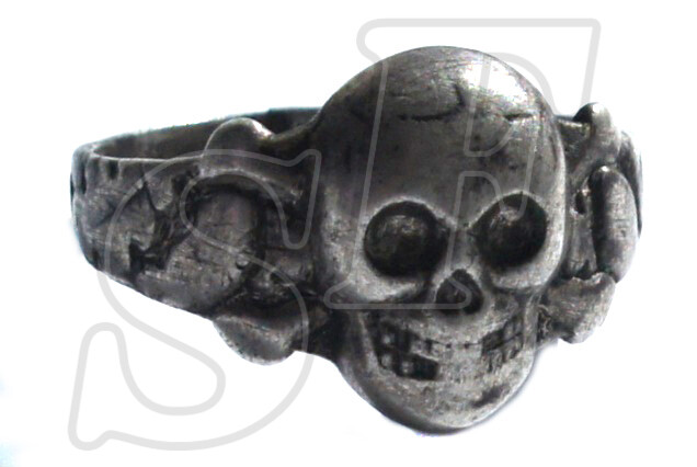 Skull ring