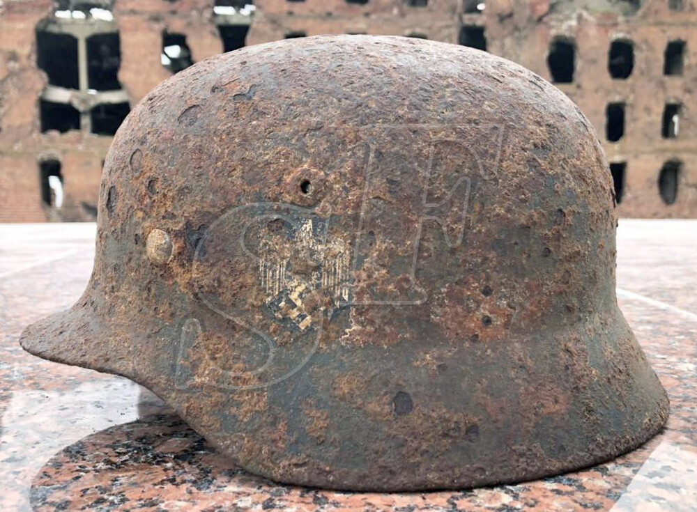 Wehrmacht helmet M35 / from Stalingrad