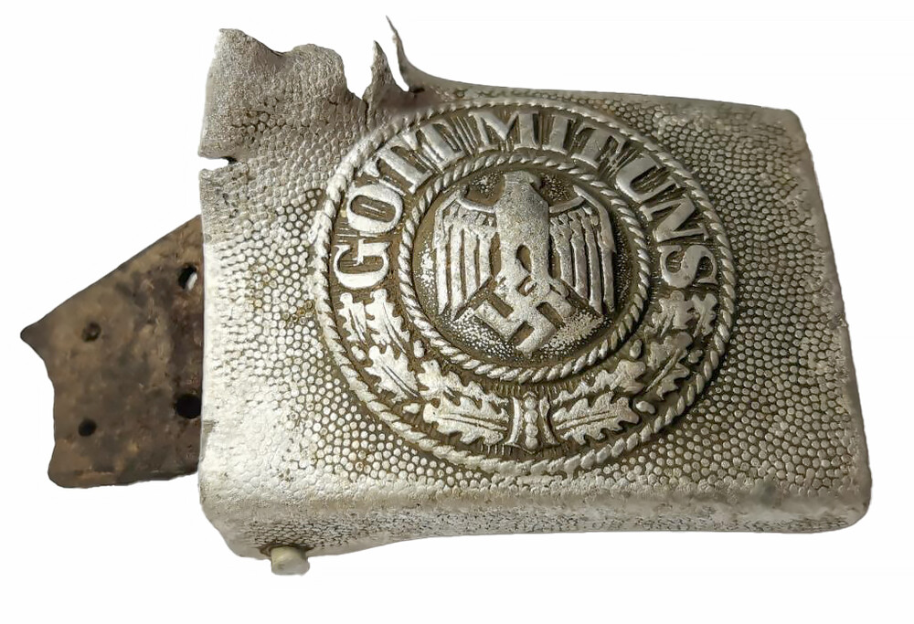 Battle damaged Wehrmacht belt buckle / from Demyansk
