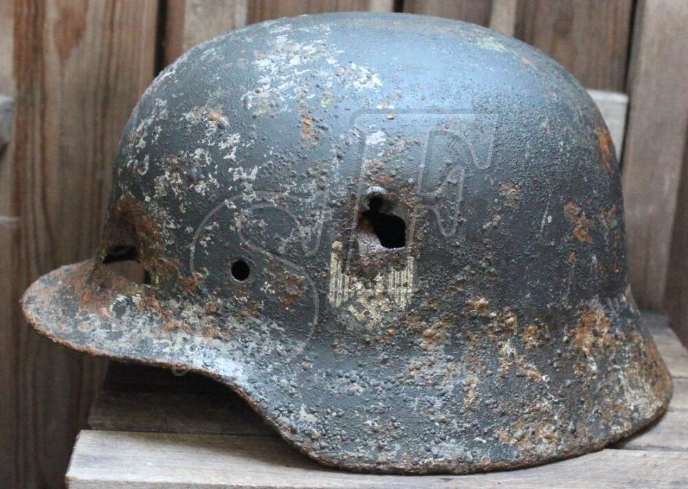Wehrmacht helmet M40 / from Voronezh