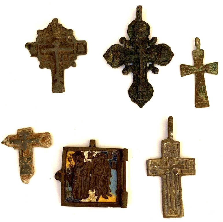 Pendants and crosses / from Novgorod