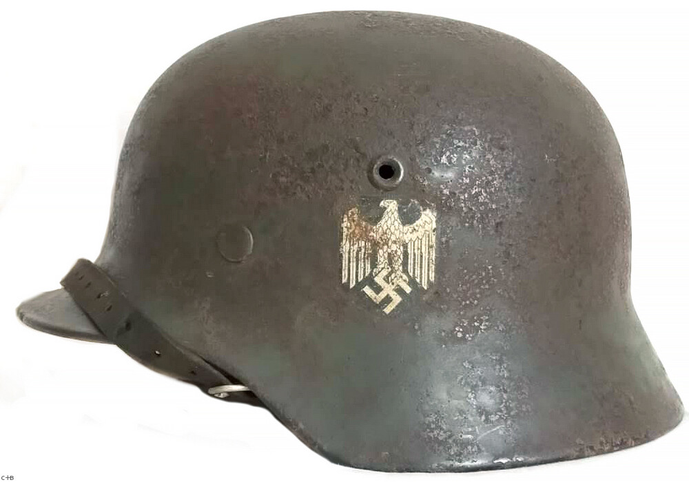Wehrmacht helmet M40 / from Stalingrad