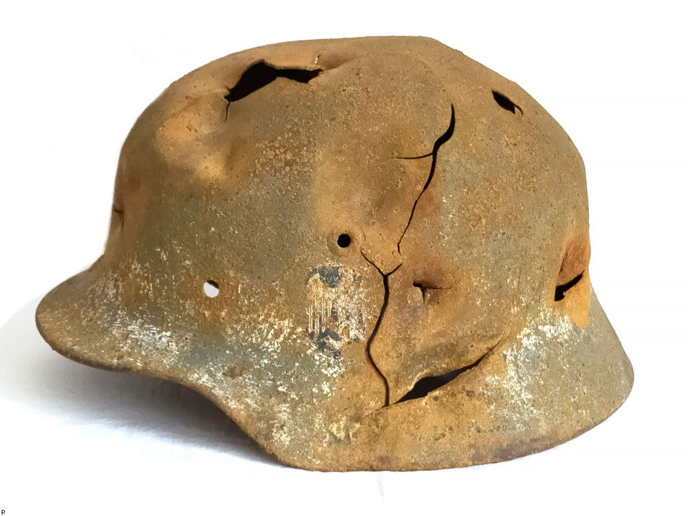 Wehrmacht helmet M40 / from Stalingrad