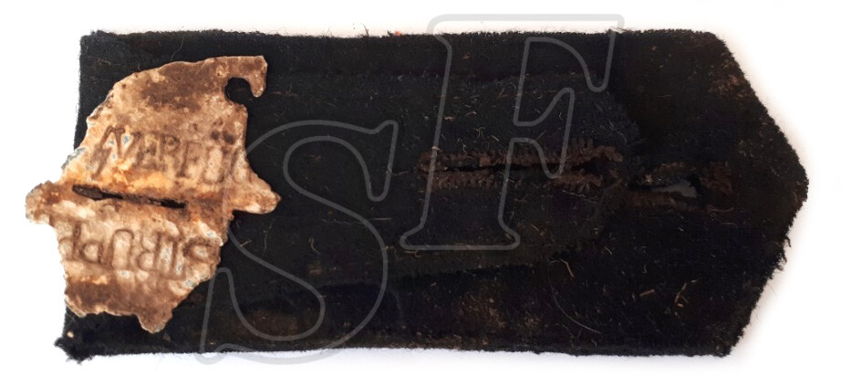 Waffen SS shoulder straps + the part of dog tag