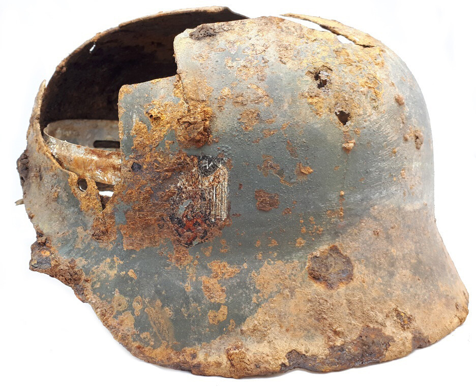 Wehrmacht helmet M35 / from Stalingrad