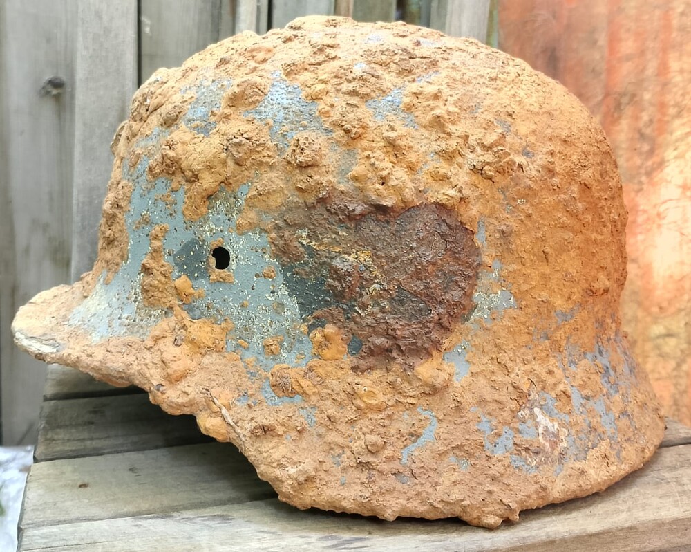 Luftwaffe helmet M35 / from Smolensk