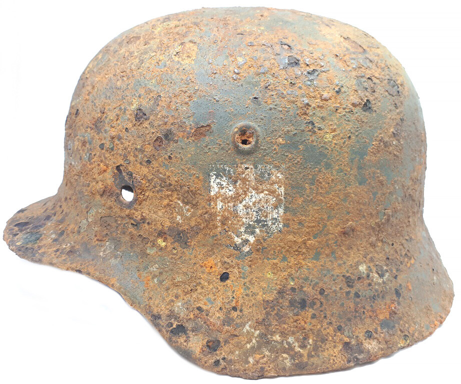 Wehrmacht helmet M40 / from Stalingrad