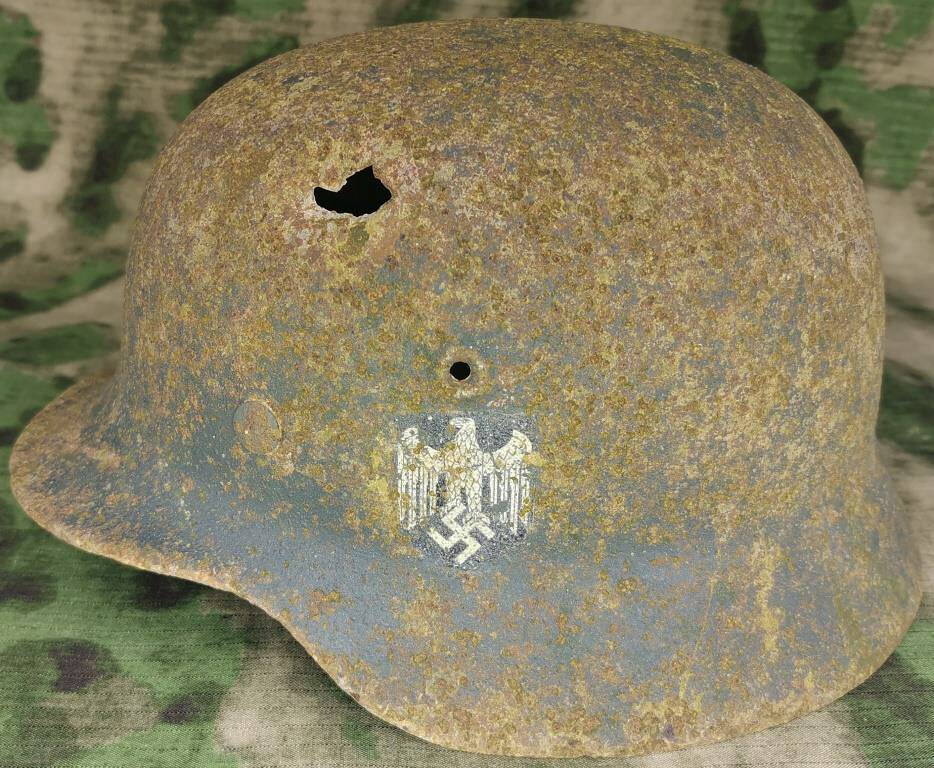 Wehrmacht helmet M40 / from Stalingrad