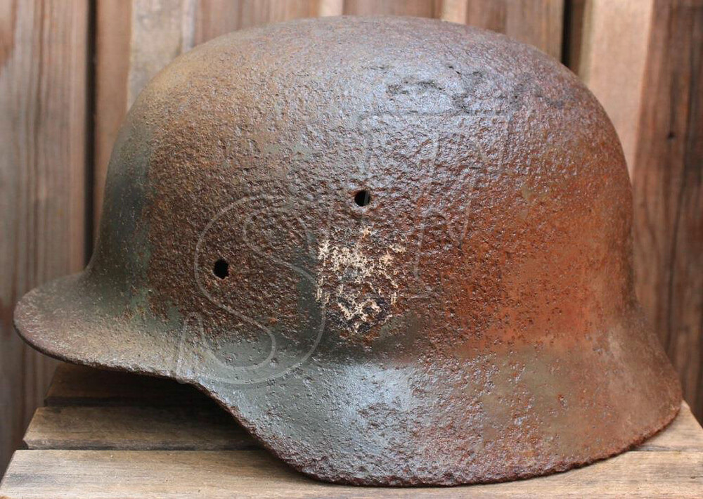 Wehrmacht helmet M40 / from Velikiye Luki