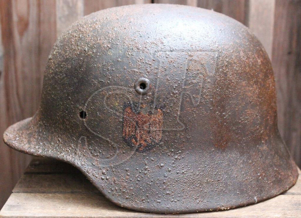 Wehrmacht helmet M40 / from Novgorod