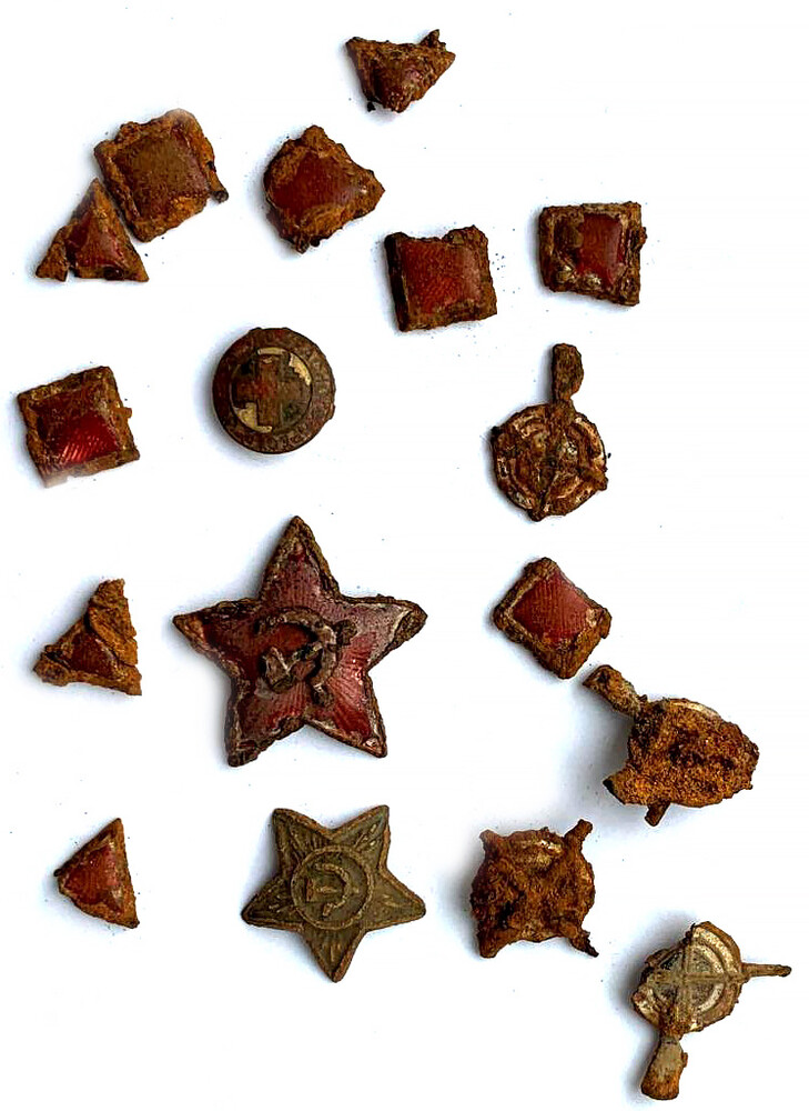 Sovet insignia items / from Stalingrad