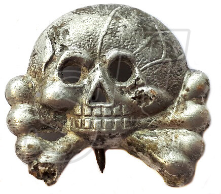 Panzer collar tab skull / from Stalingrad