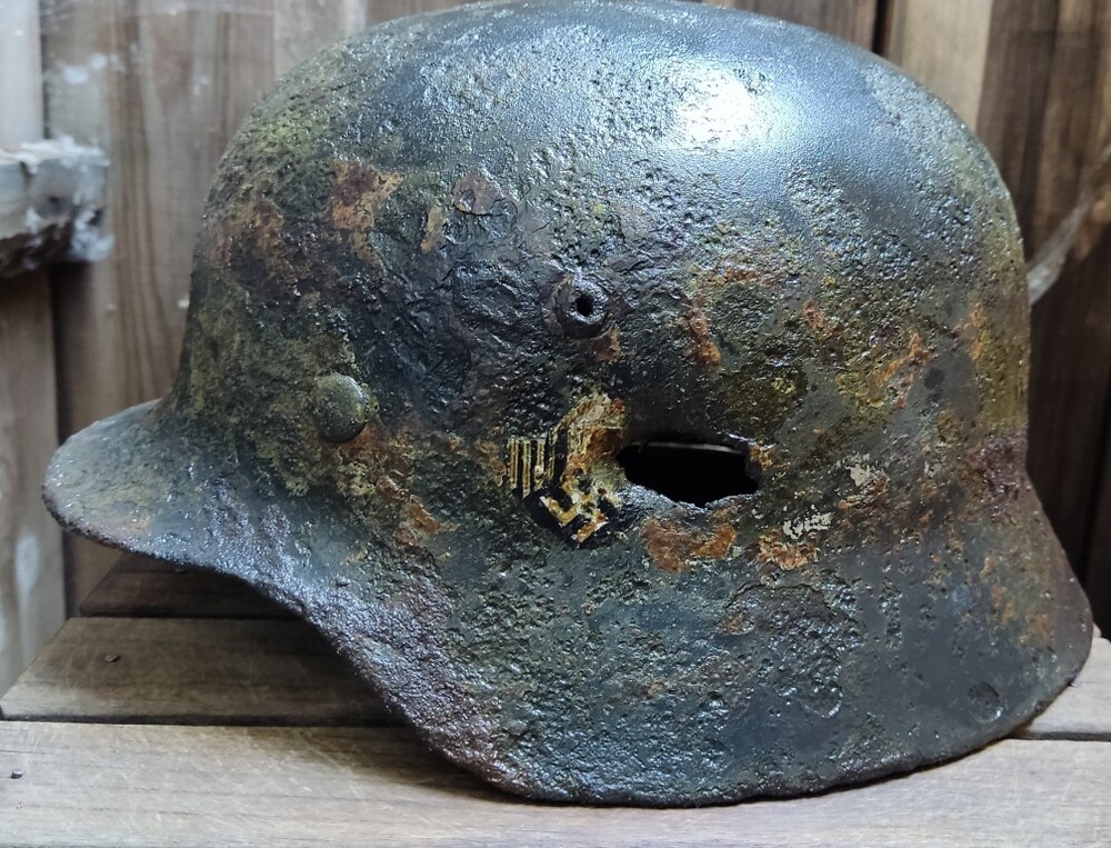 Wehrmacht helmet M40 / from Novgorod