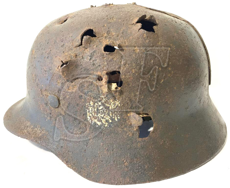 Wehrmacht helmet M40 / from Stalingrad