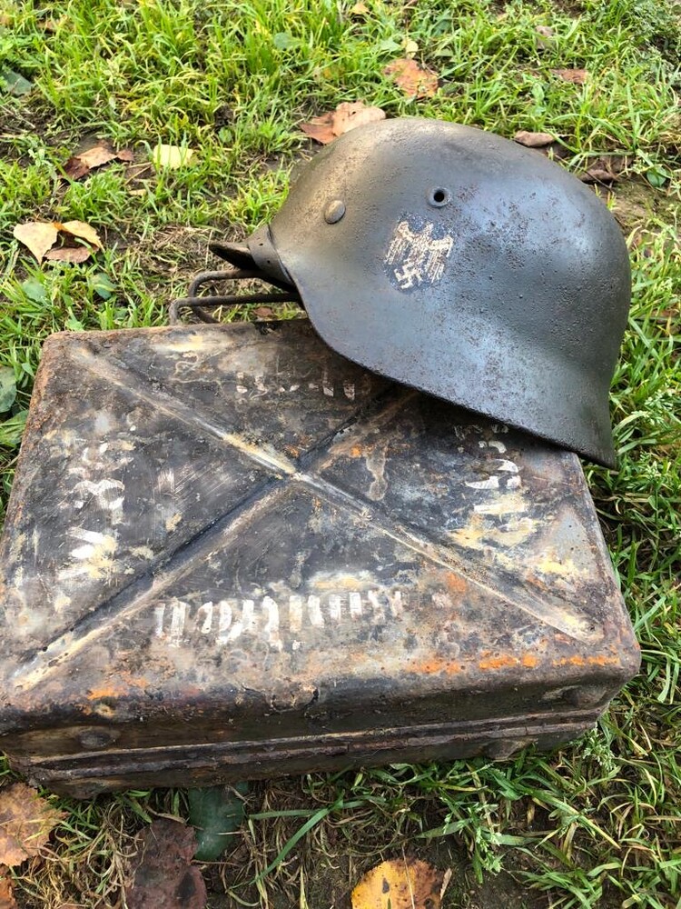 Wehrmacht helmet M40 / from Stalingrad
