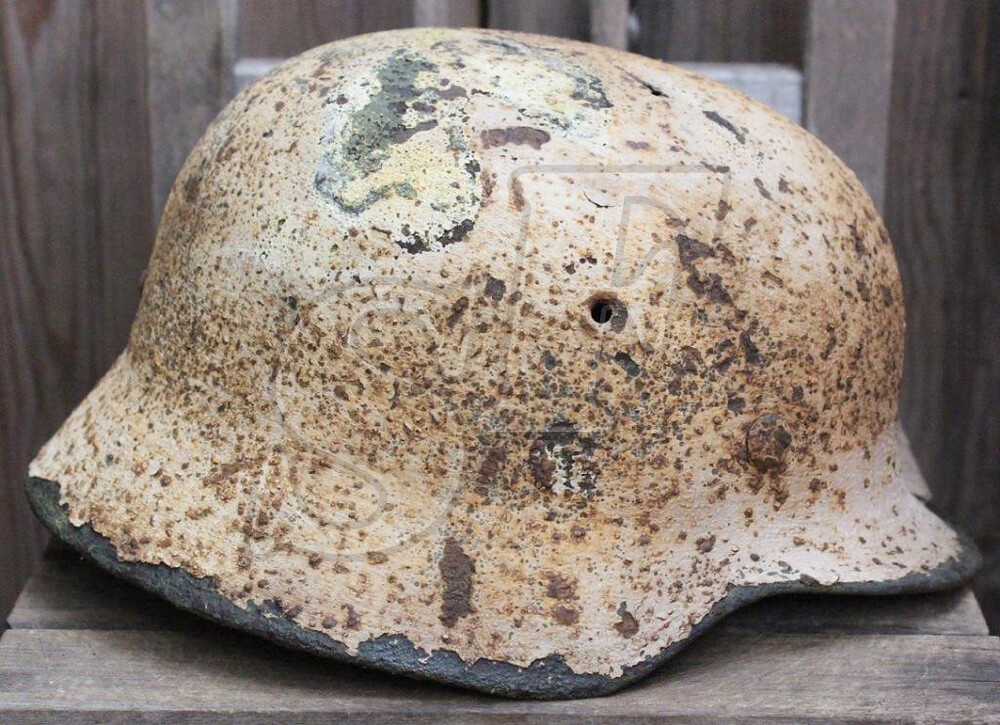 Winter camo Wehrmacht helmet M40 / from Novgorod